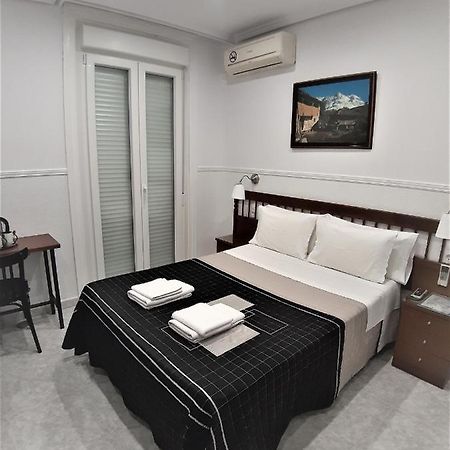 Hostal Dulcinea Madrid Exterior photo