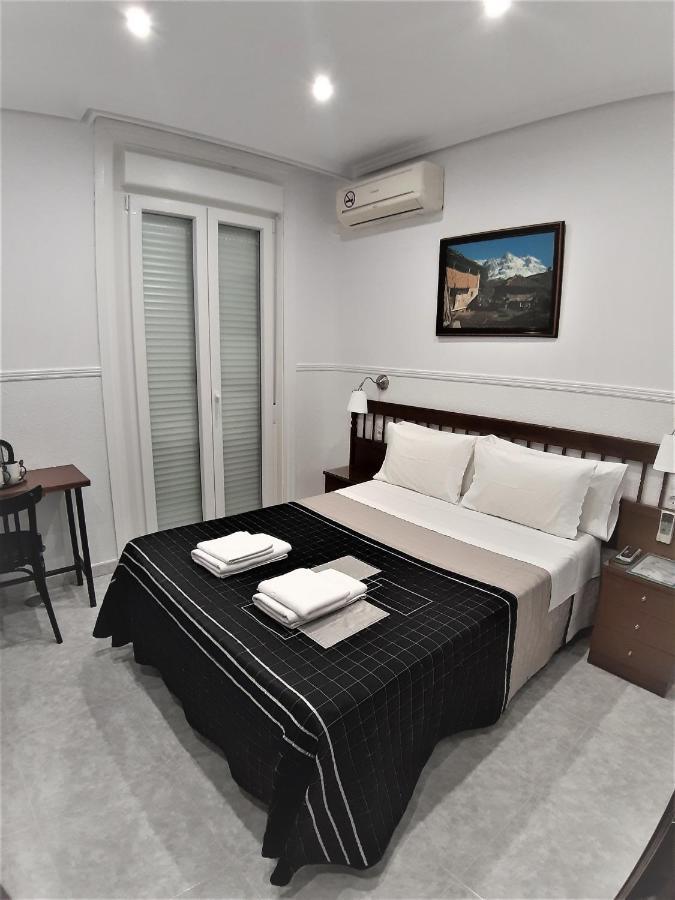Hostal Dulcinea Madrid Exterior photo