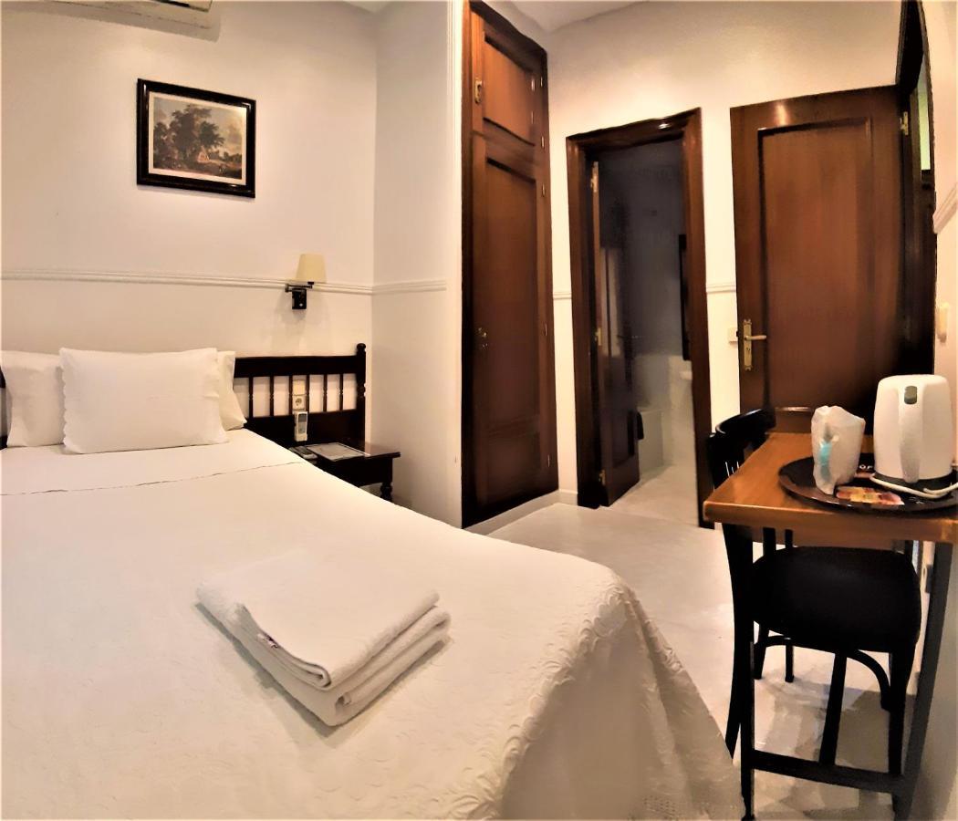 Hostal Dulcinea Madrid Exterior photo