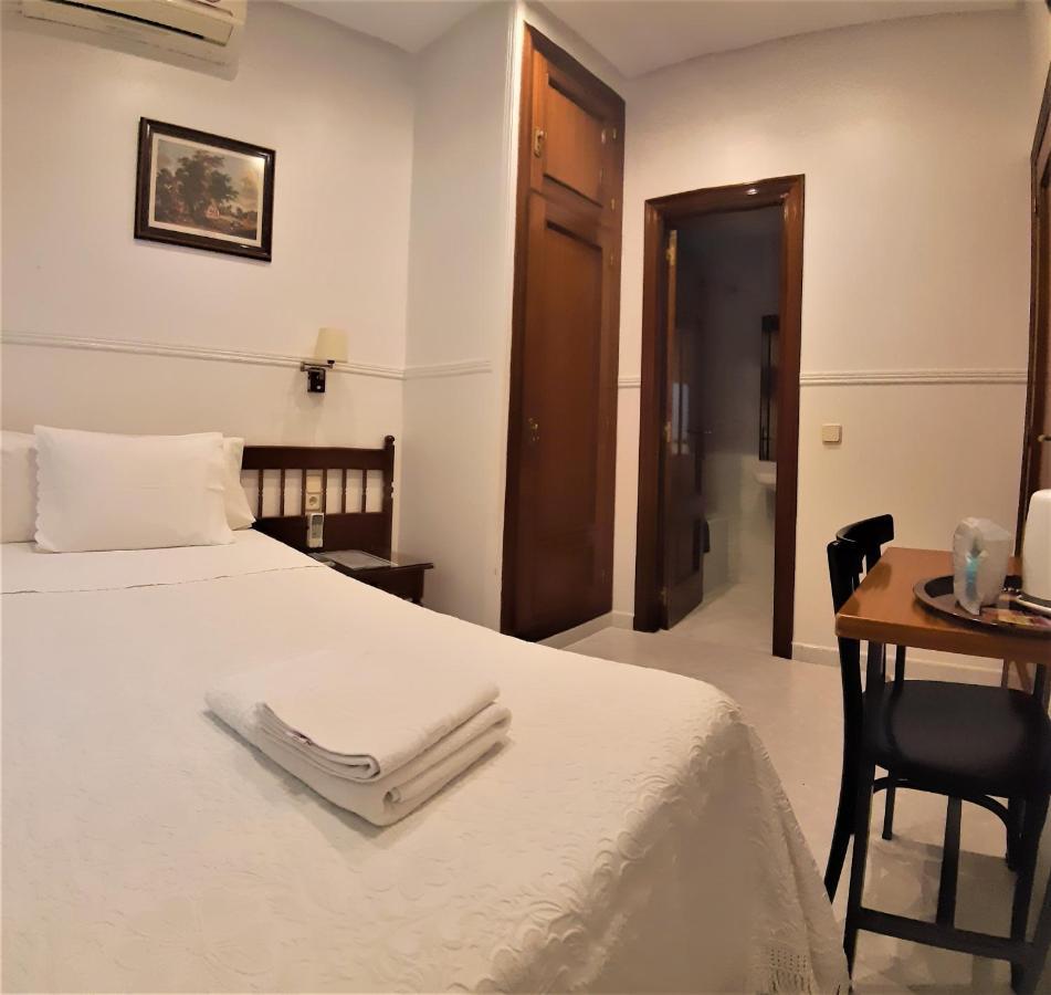 Hostal Dulcinea Madrid Exterior photo