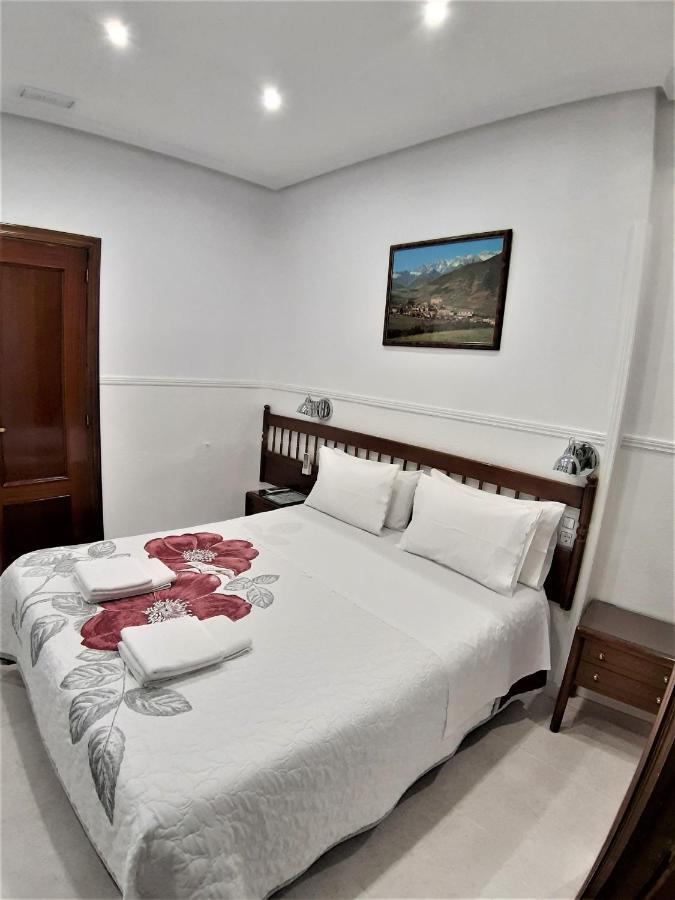 Hostal Dulcinea Madrid Exterior photo