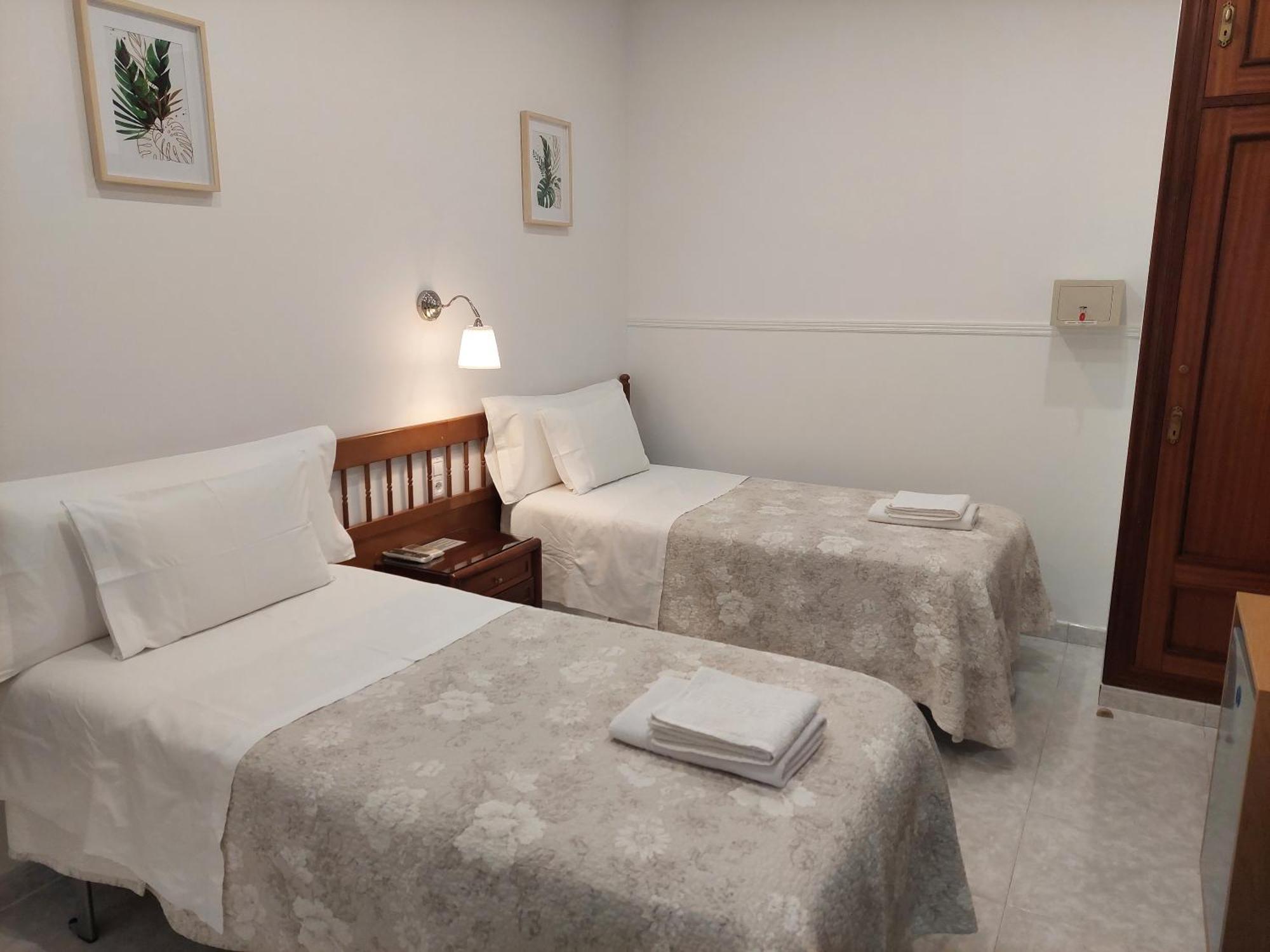 Hostal Dulcinea Madrid Exterior photo
