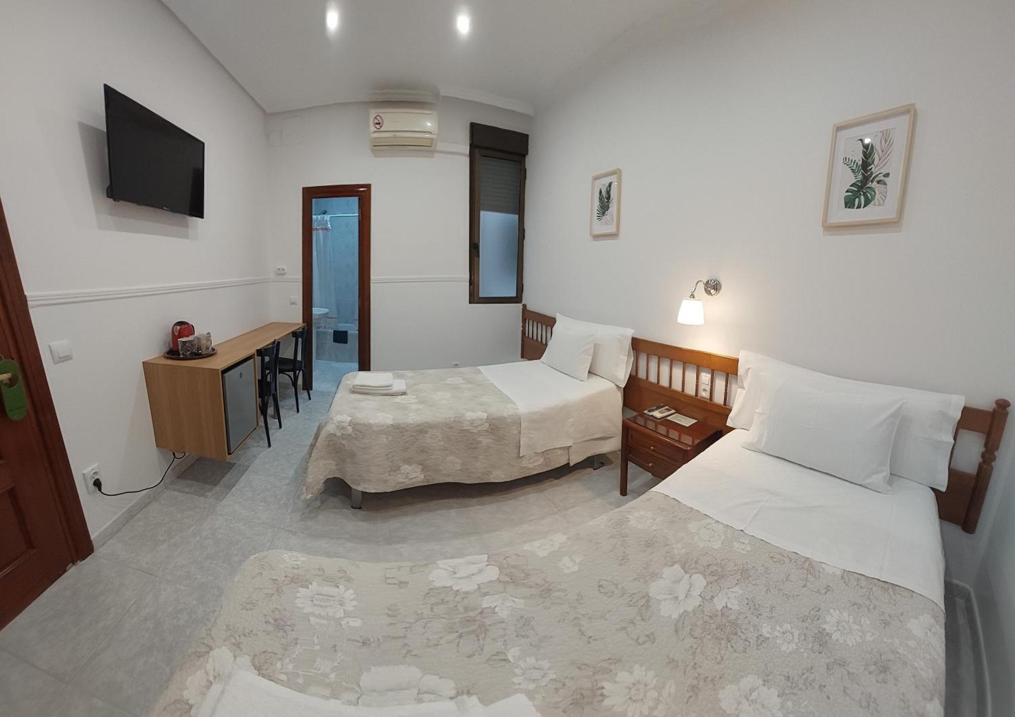 Hostal Dulcinea Madrid Exterior photo