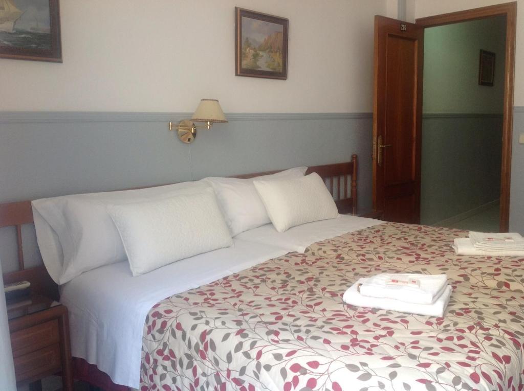 Hostal Dulcinea Madrid Exterior photo