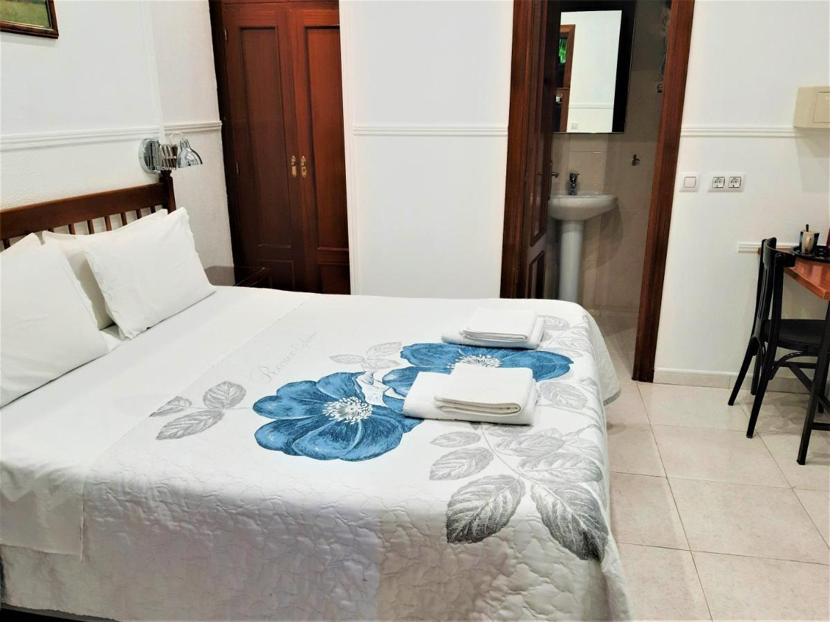 Hostal Dulcinea Madrid Exterior photo