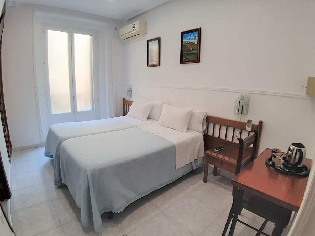 Hostal Dulcinea Madrid Exterior photo