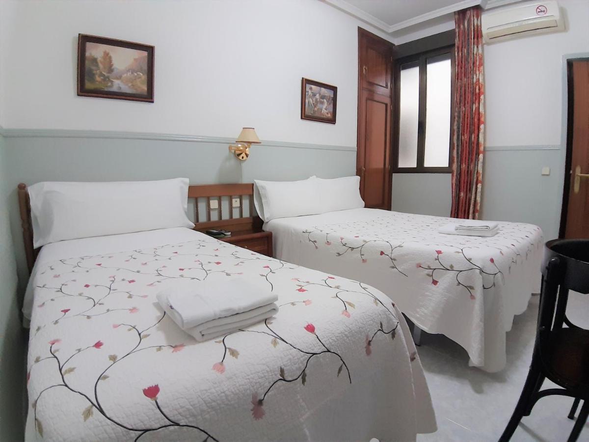 Hostal Dulcinea Madrid Exterior photo